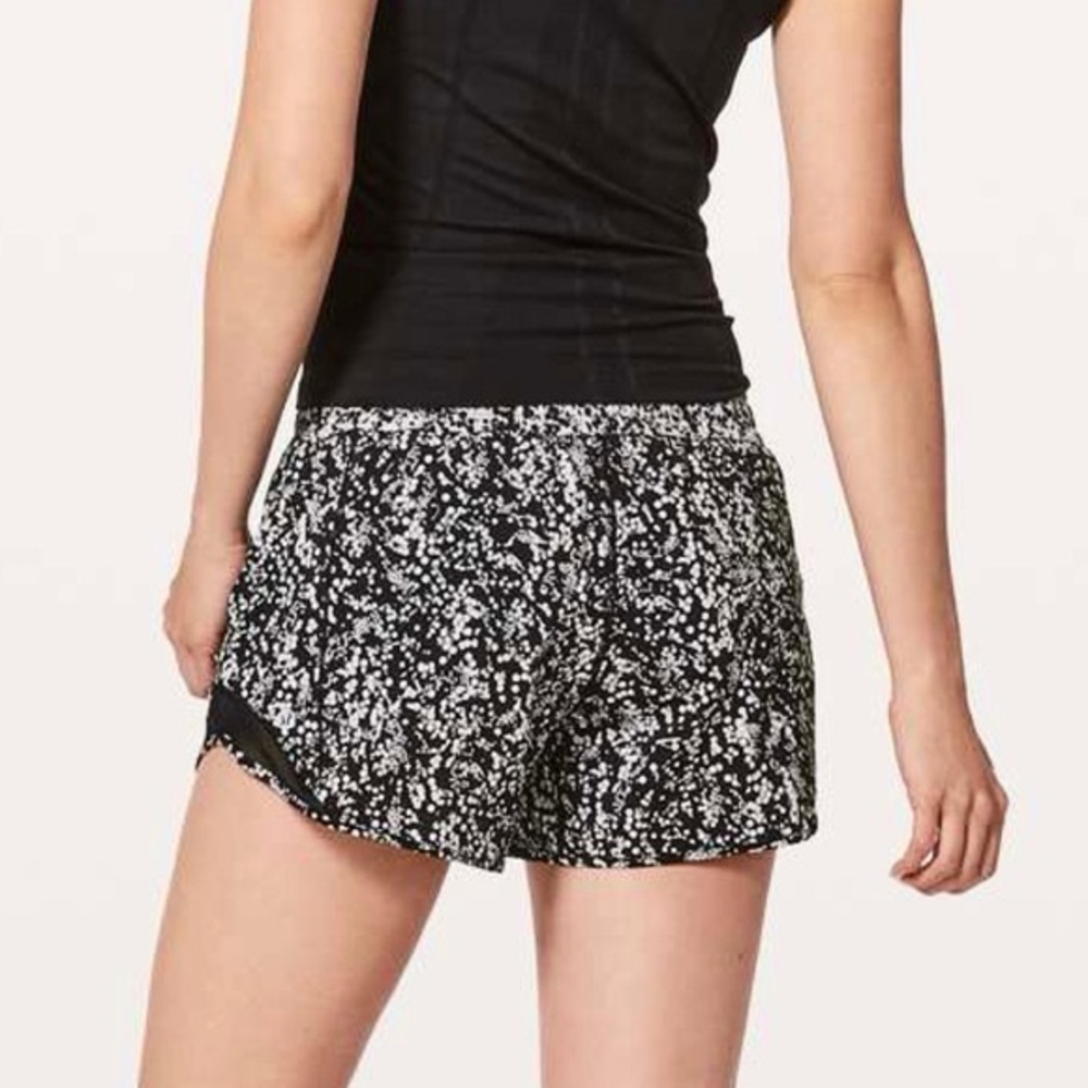 🐼LULULEMON HOTTY HOT SHORTS🐼